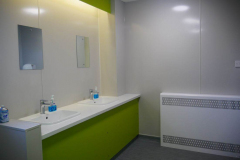 Gloss-finish-Lime-washroom